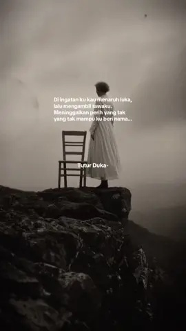 Di ingatan ku kau menaruh luka, lalu mengambil tawaku. Meninggalkan perih yang tak yang tak mampu ku beri nama…