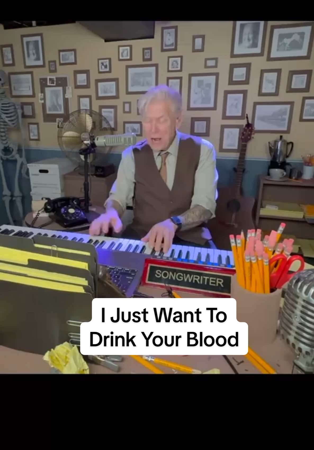 I Just Want To Drink Your Blood #vampire #blood #care #dracula #nosferatu #bloodsucker #halloween #halloweensong #halloweensongs 