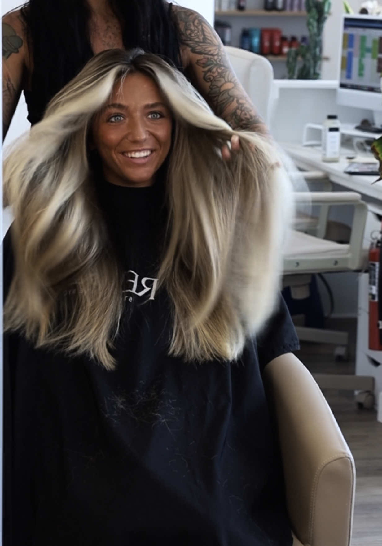 Low maintenance, high impact. Is this your blonde?  Lemme know in the comments or book immediately cause this is my favorite look to create 🦋  #thatgirlenergy #blondeaesthetic #beautyreels #maincharacterenergy #hairgoals #inspooftheday #hairstylist #BeautyTok #viralbeauty #explorepage #trendingnow 