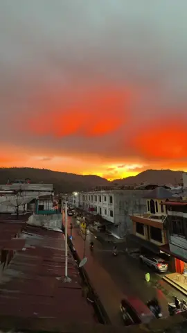 Sunset yang indah 🌄🏢🏠.  #beautiful #sunset #lagujiwang #lagu90an80an #foryou 