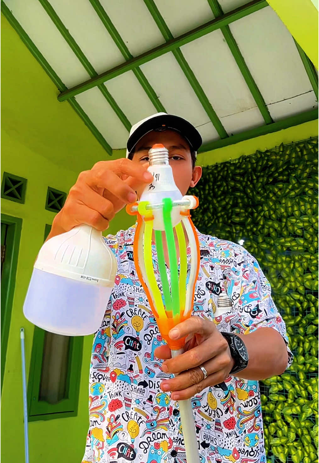 Membalas @jumadimadi695 tongkat stik lampu yang berguna untuk memasang dan melepas lampu di area plafon yang tinggi #wibgajian #tongkatlampu #stiklampu 