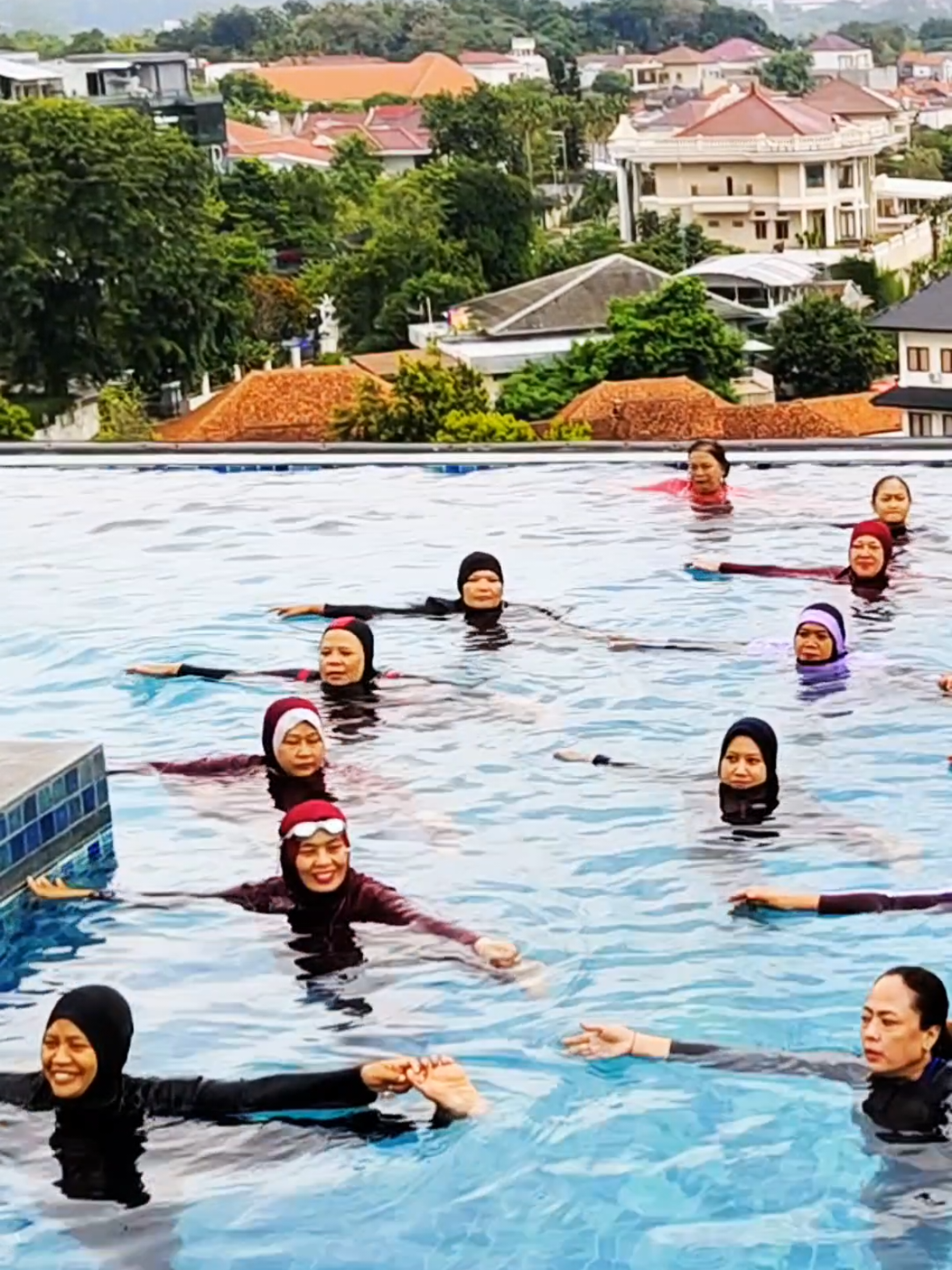 Aqua yoga - Dengan menikmati indah kota semarang - bersinergi dengan air dptkan manfaat sehat nya - @Grand Edge Hotel @No_Na #yoga #fyptiktokviralシ #fypシ゚ #fyppppppppppppppppppppppp #fypシ゚viral🖤tiktok #wateryogaclas #wateryoga #yogaair #aquayogasemarang #aquayogaclass #yogagirl #senamyoga #olahragaair #kebugaran #CapCut 
