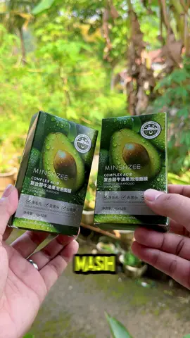 Pori-pori gede, komedo bandel, kulit kusam? Saatnya cobain masker wajah berbusa otomatis yang lagi viral di TikTok! 🧼✨ Cukup oles, diamkan sebentar, dan busanya keluar sendiri sambil kerja bersihin pori-pori sampai ke dalam. Bantu banget untuk: ✅ Melembabkan & menghidrasi kulit ✅ Mengangkat komedo & bintik hitam ✅ Mengecilkan pori-pori ✅ Bikin wajah jadi cerah & glowing Berasa facial mahal tapi cukup dari rumah! Langsung klik keranjang kuning sebelum kehabisan! 💛 #MaskerWajahBerbusa #SkincareViralTikTok #PoriPoriKecil #MaskerKomedo #GlowingSkin #SelfCareRoutine #MaskerViral