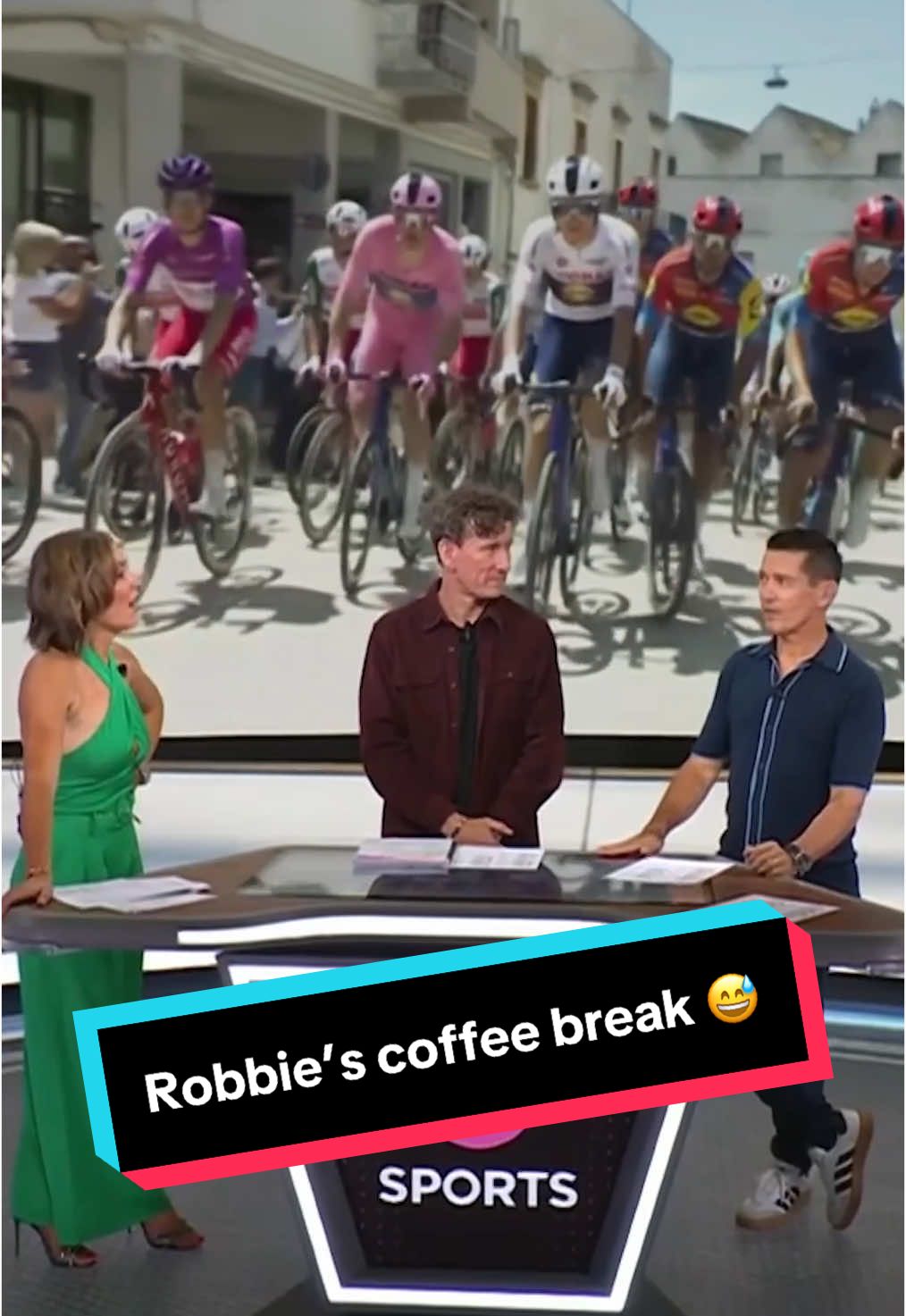 “I was drinking a coffee!” 🙈 That time Robbie McEwen missed the start of the Giro d’Italia 😂 #cycling #giroditalia #giro 