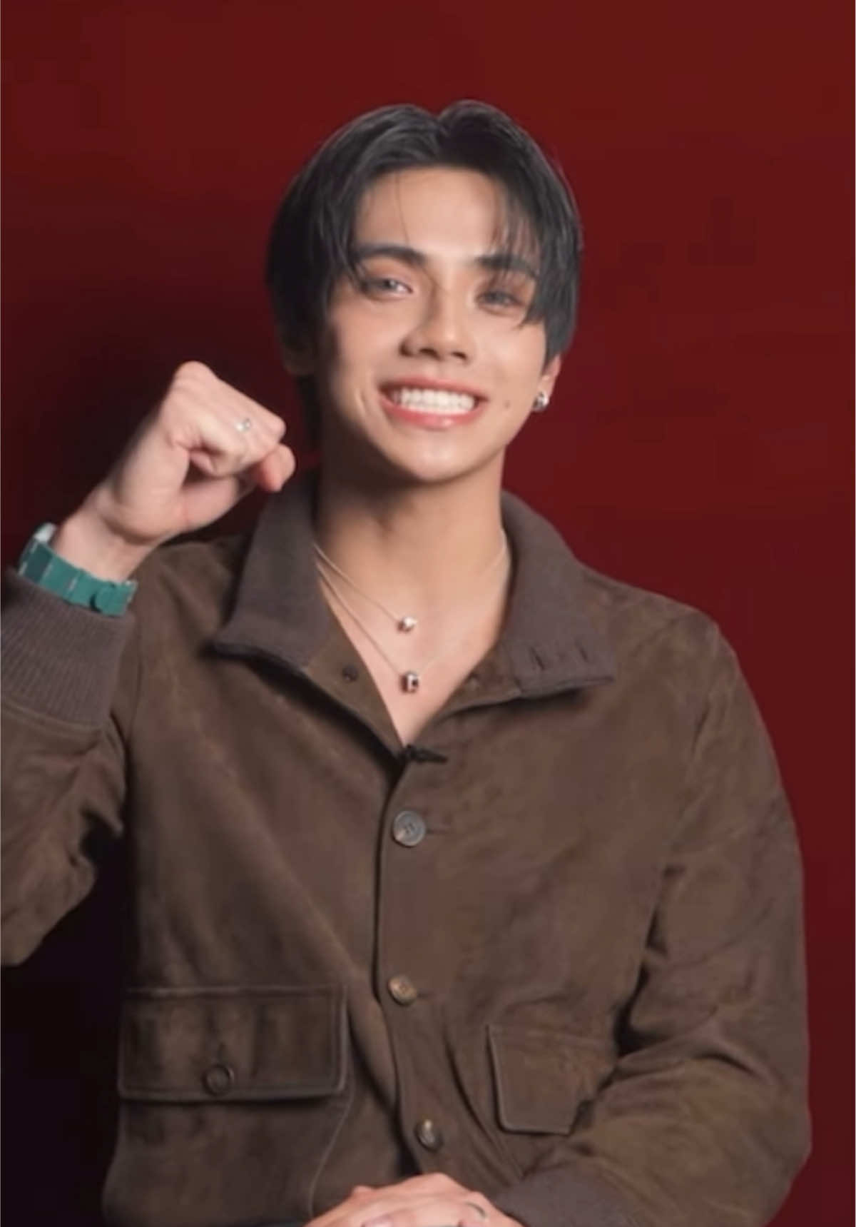 เมื่อให้เลืิอก 1 เพลง น้องภีมเลือกเพลง ทางกลับบ้าน เป็นเพลงที่ฟังแล้วรู้สึกให้กำลังใจต้องสู้ต่อ  🫶🏻 ให้กำลังใจน้องภีมในการทำงานและทุกเรื่องเลยนะค้าบคนเก่ง #PEEMWASU @PEEMWASU  #Bvlgari #ellementhailand #ELLEMENandPEEMWASU #BUSbecauseofyouishine 