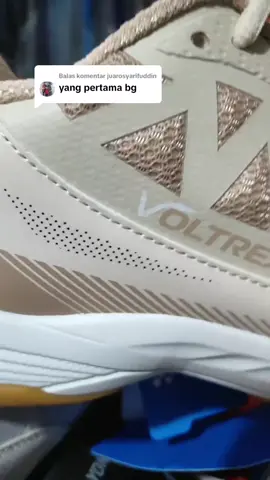 Membalas @juarosyarifuddin #fyp #sepatubadmintonoriginal #yonexoriginal #fyp #yonexvoltrex  #lapanganbadminton #bwf #bulutangkis #lapanganbadminton 