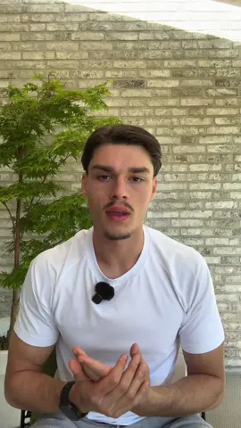 Het hele process is juist leuk omdat het niet makkelijk te behalen is! Ik heb een volledig trainingsschema samengesteld, met uitleg — en ik geef het helemaal GRATIS weg. Speciaal voor iedereen die deze zomer nog fit wil worden. Stuur mij een insta DM met het woord “schema”, en ik stuur het direct naar je op. #gymmotivation #GymTok #sportschool #trainingschema #voorjou #GlowUp 