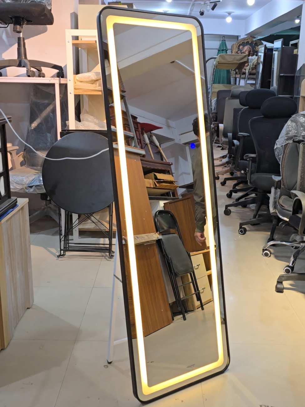 Modern Light Sensor  Full Length Mirror#pbfurnishing  #mirror #mirrorstand #vanitymirror #makeupmirror #homedecor #foryoupagе #fyp #viral #viralvideo #makeitviral #trendingvideo #fyppppppppppppppppppppppp 