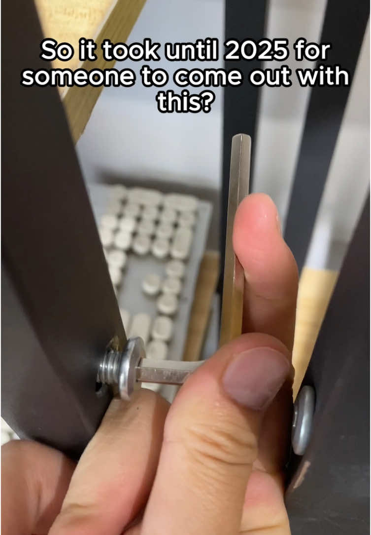 It’s 2025 alreay,and you’re still using this hex wrench.My hand is so numb and swollen that it looks like a pig’s trotter.It’s really so stupid!!!#screwdriver #fyp#toolsofthetrade #toolstoday 