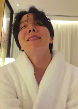 🧖🏻 BATHROBE HOBI IS BACK BABY 🥵 #JHOPE #HOBI #BTS #WEVERSELIVE #JHOPELIVE #BTSARMY #hope_on_the_stage_tour 