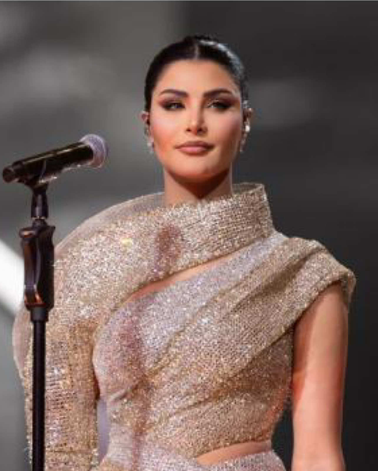 وين أودي قلبي الهيمان لا قامت تغنجر  🩶 . .  . . #اميمة_طالب @Oumaima Taleb 