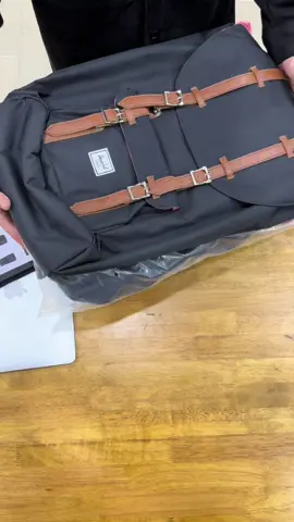 HERSCHEL Little America premium Classics 30L Backpack  Made in Myanmar Uk export တံဆိပ်အပြည့်စုံQC pass တစ်လုံးတစ်ပါကင် Website price-$130 တန်ပါ Herschel brandကြိုက်တဲ့သူမှယူပါဗျ little America Backpack ကတစ်Lotလုံးမှနဲနဲလေးဘဲပါတာပါ  Price-95000ks  Colour- Black  Size အချိုးနဲ့product Description ကိုပုံမှသေချာပြပေးထားပါတယ်ဗျ  လိုအပ်တယ်ဆိုမှဝယ်ယူပါဗျ stock3လုံးဘဲရှိပါမယ်  Limited lifetime warranty  Herschel storeတွေမှာတော့ကြိုးလဲတာတွေလုပ်လို့ရပါတယ် ဒီကောင်ကဟောင်းသွားရင်ကိုSecond စျေးကွက်မှစျေးကောင်းရပါတယ် ကျွန်တောတို့ဒီနိုင်ငံမှာကသိပ်မသိကြလို့ပါ စက်ရုံပိတ်လို့ ပိုတာတွေထုတ်ရောင်းသွားလို့စျေးတန်နေတာပါ မူရင်းစျေးတွေနဲ့ဆို 5သိန်းဝန်းကျင်Backpack brandတွေပါ  Website quality အတိုင်းမဟုပ်ရင်5ဆပြန်လျောပေးပါမယ်  Ph-09450989811 Your16streetwear#backpack #littleamerica #herschelsupply #Your16 #gentleman 