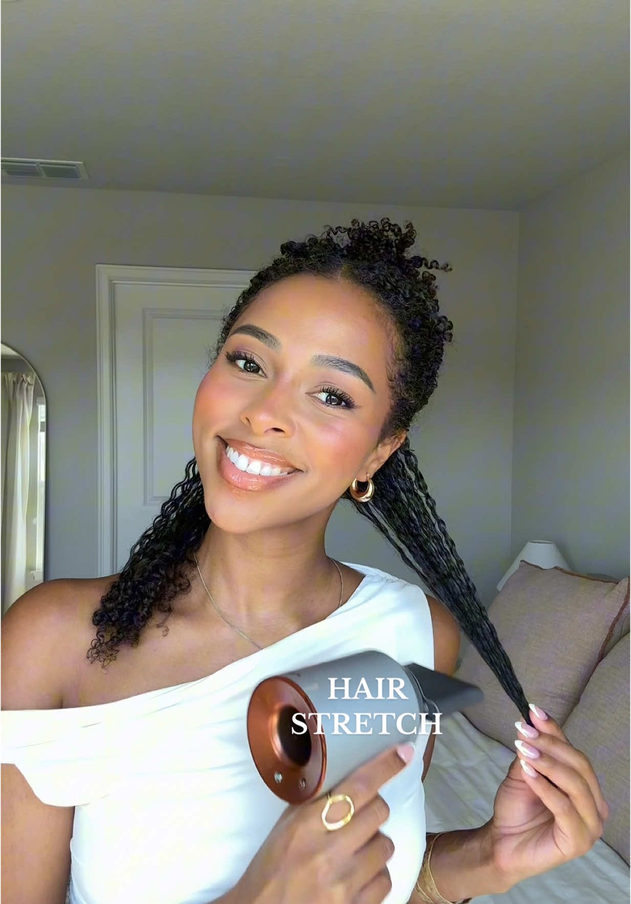 Quick hair stretch 🫶🏽 do you stretch your wash and go’s?!  #type4hair #4ahair #coilyhair #curlyhairroutine 