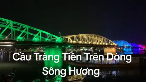 Huế lúc nào cũng yên ả không ồn ào nhưng dễ đi vào lòng người gieo bao thương nhớ 