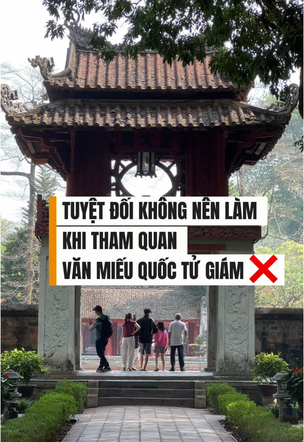 Nếu bạn từng có suy nghĩ đến Văn Miếu sờ đầu rùa để cầu học tập thuận lợi thì bỏ ngay đi nhé!  Bia Tiến Sĩ đang dần bị mòn, lý do lớn nhất phải kể đến việc du khách đến tham quan và sờ lấy may. Hành động này đã bị cấm để bảo vệ di sản tư liệu thế giới.  #vietnam #templeofliterature #vănmieuquoctugiam #genzyeuvanhoa #hanoi #daiviet #xuhuong #LearnOnTikTok 