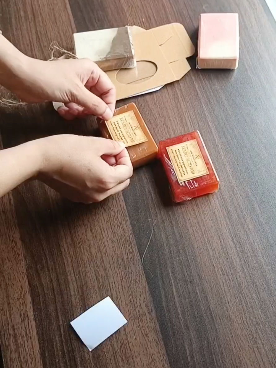 pack an order with me  pack with me  let's pack an order  #arfaorgometics #organicsoapmaking #coffeesoap #foryoupage #foryou #fyppppppppppppppppppppppp #fyp #fypシ゚ #ricesoap #kojicacidbar #organicsoap #meltandpoursoap #hairgrowthoil #haircare #skincare #beauty