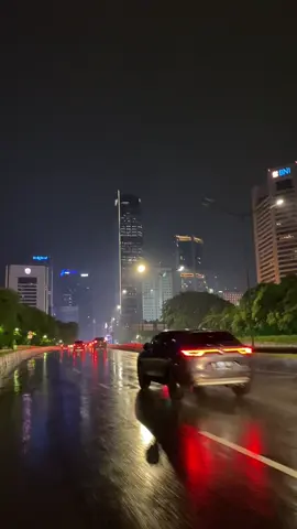 Jakarta after rain😍☔️🇮🇩 . . . . . . . #rain #night #jakarta #views #vibes #city #trending #viral #viraltiktok #viralindonesia #fypage #fyp