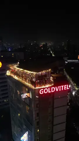 Membalas @nindypm Best view city light di tengah kota Surabaya ✨ #bestview #viewcantik #citylights #cityview #nightvibes #pemandangan #sunset #tempatnongkrong #cafe #caferooftop #rooftop #caffe #cafesurabaya #rooftopsurabaya #fyp #surabaya #fypシ゚ 