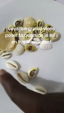 je suis en live maintenant viens poser ta question la consultation gratuit #tiktoklive #livehighlights #voyance #voyancegratuite 