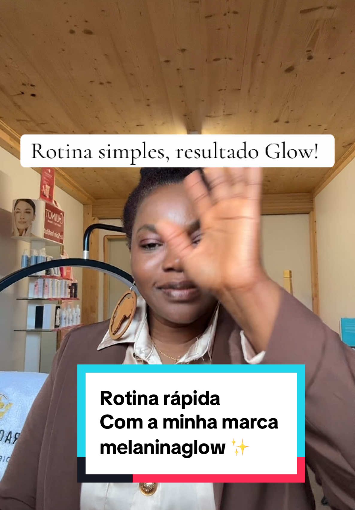 Acorda, limpa, tonifica e hidrata com MelaninaGlow.” “A beleza da sua pele negra está no cuidado de cada manhã. E esse é meu segredo para o glow natural!”