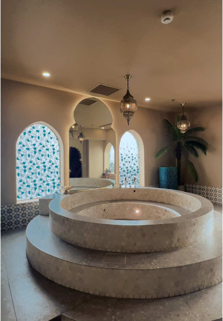 Không có tiền đi Ba Tư thì mình đi Ba Bốn. BỐN LÙ 😋😋 #couple #lovehotels #dating #couplegoals 