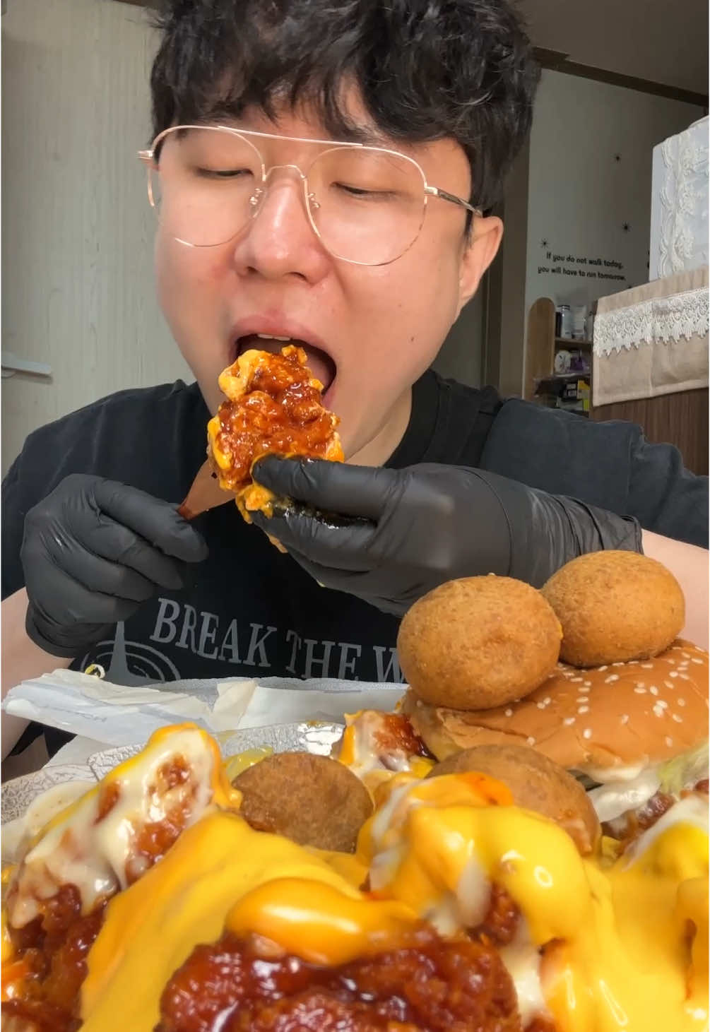 치킨vs햄버거!  맘스터치 맛도리 조합! #food #mukbang #asmr 