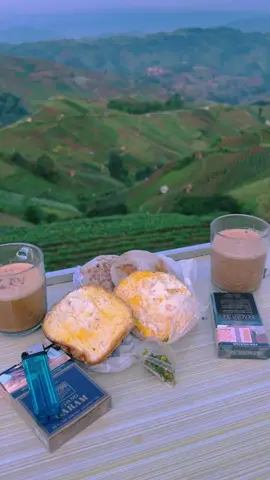 Sorabi Kopi And View panyaweyan☕️🍃#panyaweyanmajalengka #majalengkapride🏴‍☠️ #majalengkahits #anakrantau #foryou #teraseringpamyaweuyan #hiling #majalengkajawabarat 