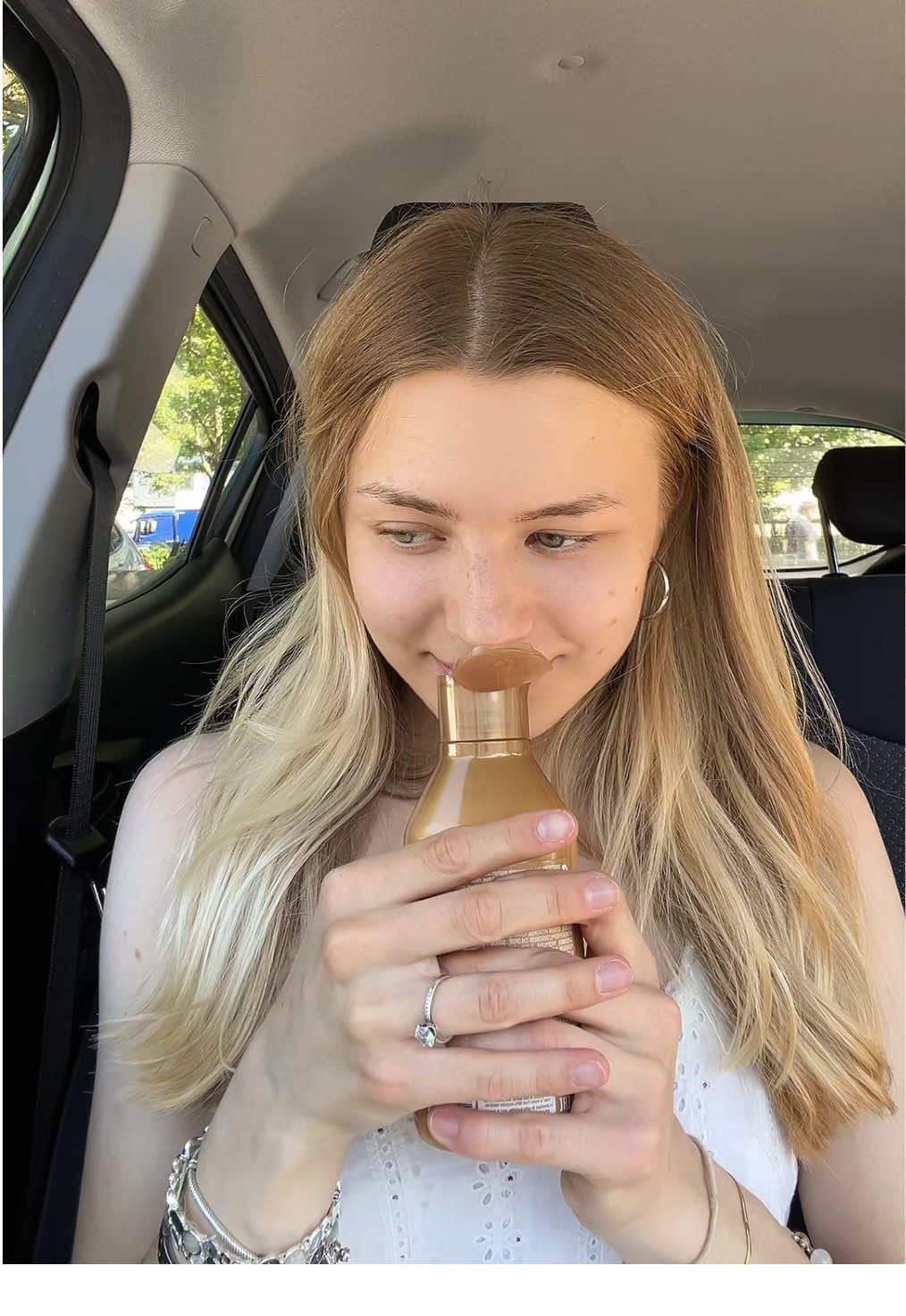 Trenchcoat behalten? Mache die Woche ein Update wie ich die Produkte finde 🌟🌟🌟#allsoft #redken #redkenallsoft #haarpflege 