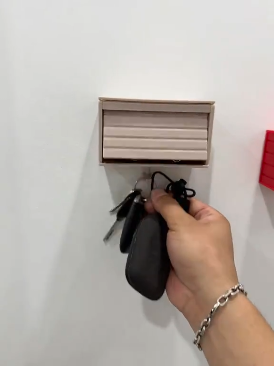 Hotwheels garage key holder #hotwheels #dy991891 #giftideas #matchbox #giftforhim #keychain #videoviral #garasi #garasidrift  #tempatgantungankuncigarasi #tempatkuncigarasihotwheels #garasimobiltempatgantungankunci 