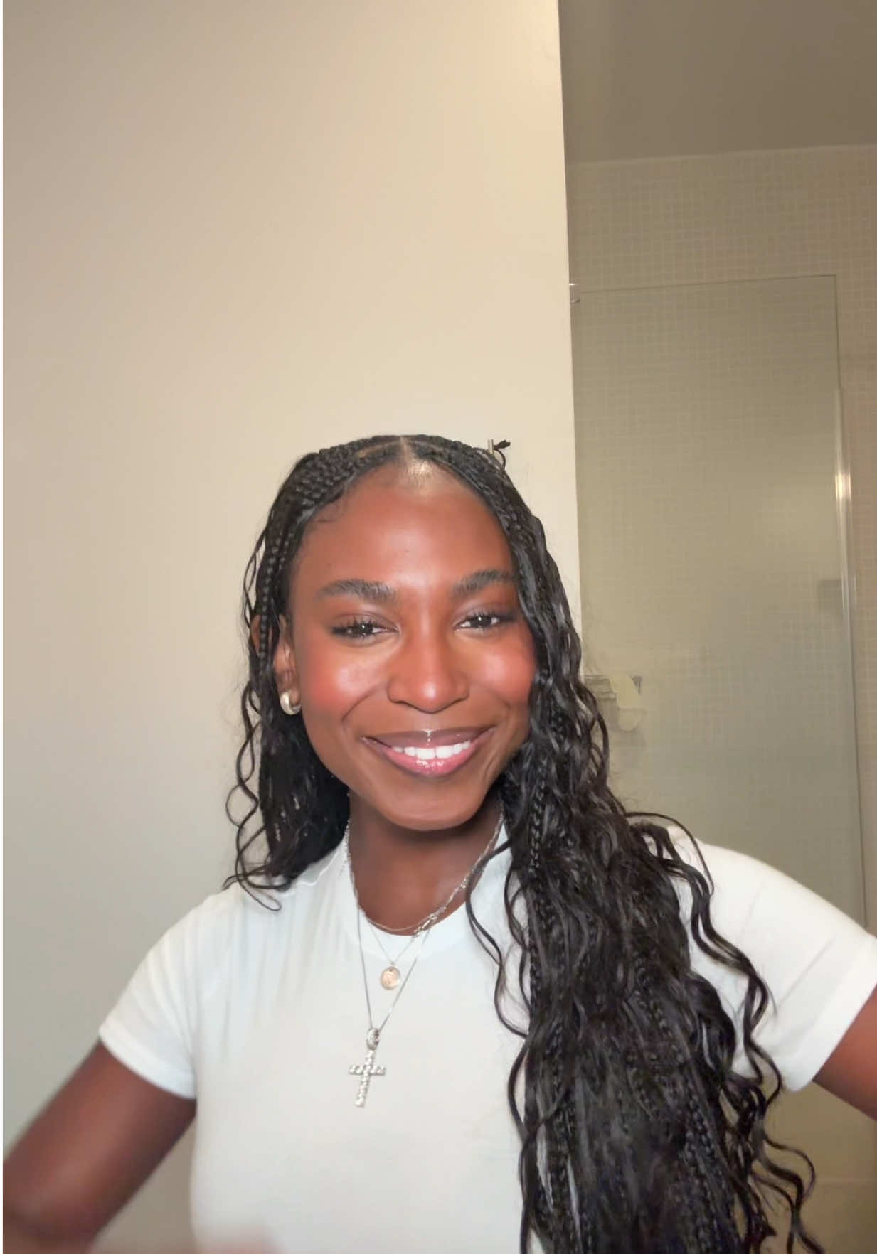 Stepping out of Penn Station literally felt like I stepped into a different dimension but I love the energy here #chitchatgrwm #grwmmakeup #everydaymakeup #storytime  Products used: @DanessaMyricksBeauty primer  @Saie bronzer and blush “flirty” @NARS Cosmetics concealer, bronzer and floss @Hourglass Cosmetics powder @Westman-Atelier mascara @Pat McGrath Labs blush “lovestruck” @Huda Beauty powder 