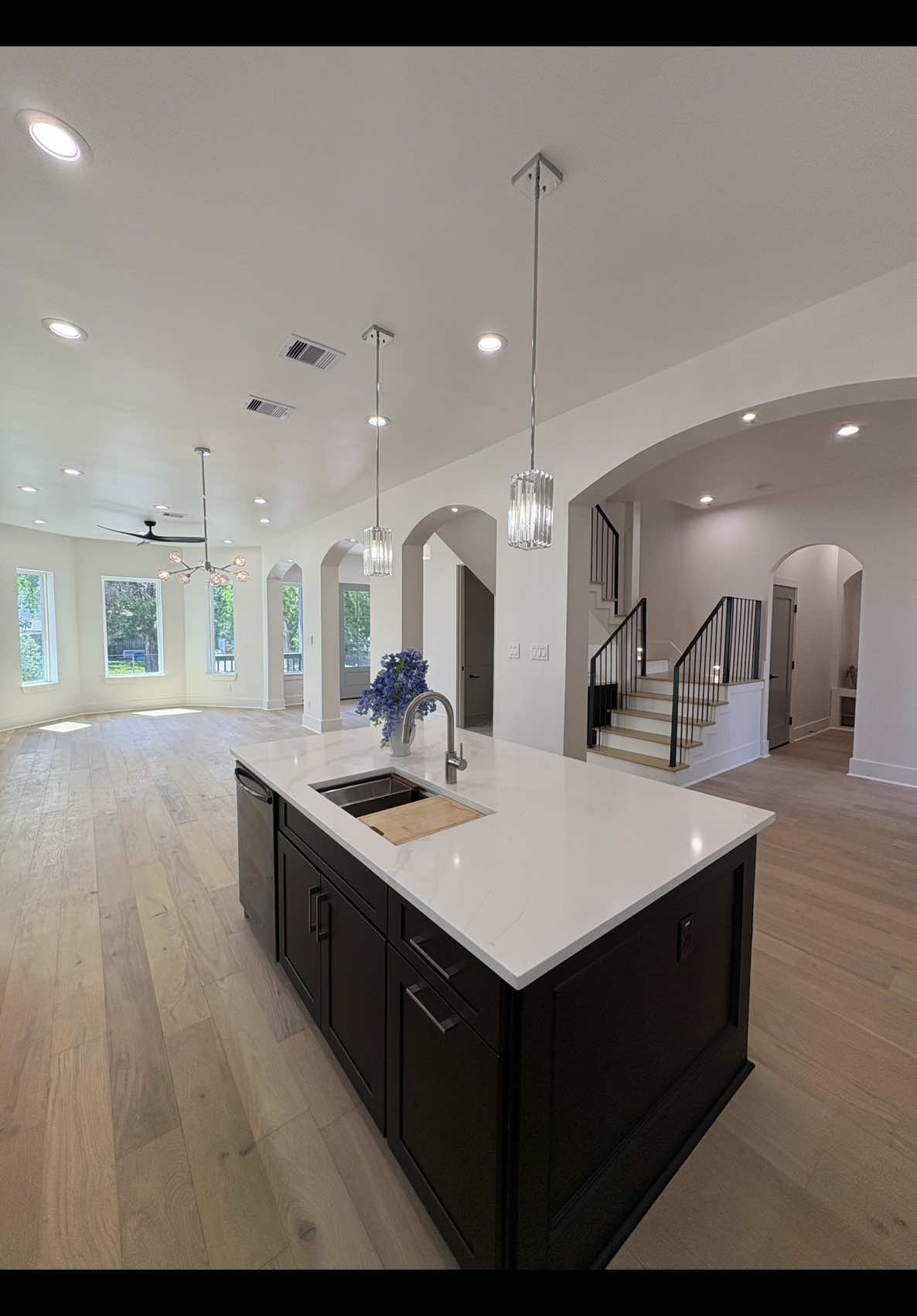 ✨ This isn’t your cookie-cutter build. It’s custom charm with a luxury twist.✨ Arched hallways, smart appliances, and a primary suite straight out of a dream — welcome to 4206 Oxford St, Houston TX 77022, where luxury meets character in every corner! This 3-bed, 3.5-bath masterpiece by Pannu Homes isn’t just another new build — it’s a design lover’s dream come to life. From the moment you step onto the wide staircase and through the grand double doors, you’re greeted with high ceilings 🏠, an open-concept floor plan 🛋️, and warm accents that bring undeniable charm to every space ✨ Highlights you'll love:  • Gourmet Kitchen 🍽️ with 24