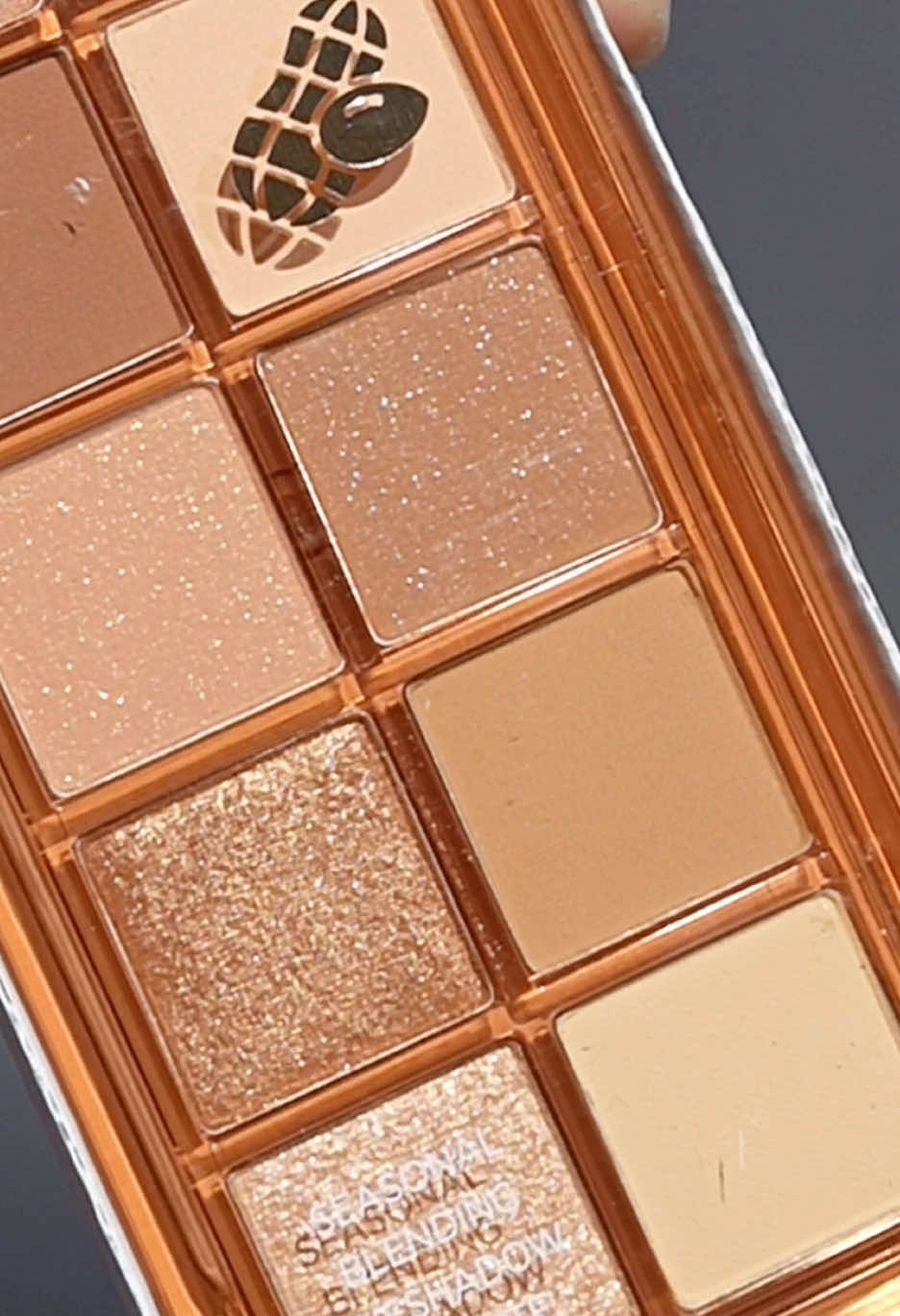 Peach C Seasonal Blending Eyeshadow Palette #peachc #eyeshadow #makeup #koreanmakeup #products #beauty #daylymakeup #tiktok #innok_чууд #үзэсгэлэнтэй #innokbeauty_mongolia #mongolian #mongolia 