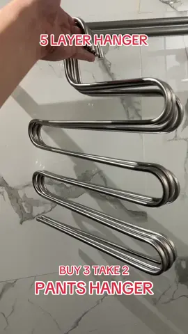 Hindi na pakalat kalat mga pants nyo nito 😊 5 Layer hanger pants sobrang useful 🥰 #hanger #pantshanger #5layerhanger #pants #organizer 