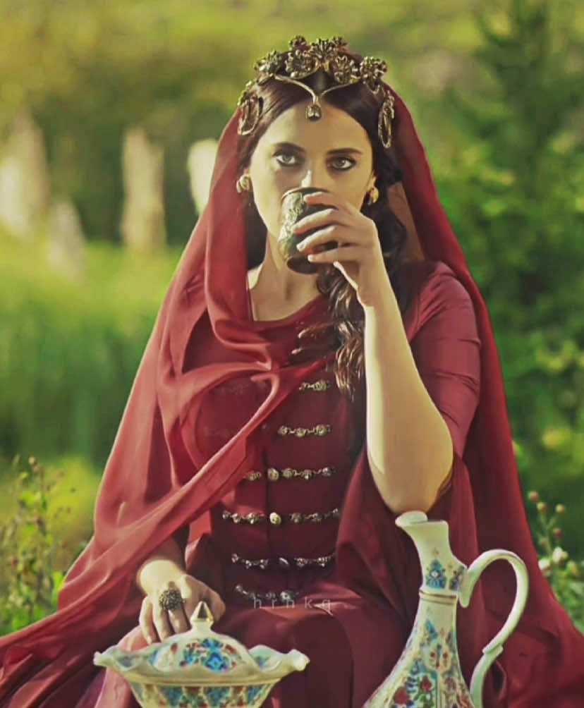 I love the way this actress played Halime! this charisma, strategy and cunning. In the Kesem Empire, one of my favorite characters is definitely Halime. She is so beautiful everywhere that it is as difficult as possible to choose a frame ✍🏼🫂 #великолепныйвек #magnificentcentury #валидесултан #валиде #султан #validesultan #valide #sultan #халимесултан #халиме #halimesultan #halime #рекомендации #реки #fyp #эдит #edit 