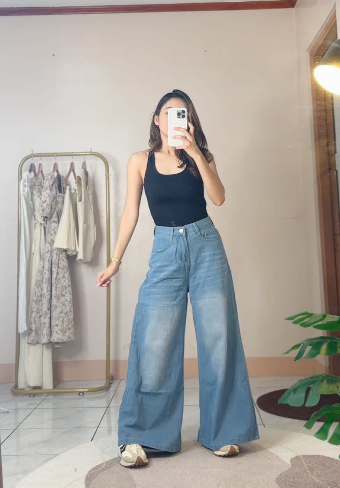 Pag ganito ba naman kabaggy eh why not?! #tiktokootd #tiktokshopph #wideleg #tiktokootdfashion #tiktokshopstyleitgirl #tiktokshopwomenswear #tiktokshopfinds #baggypants #widelegpants #superbaggyjeans 