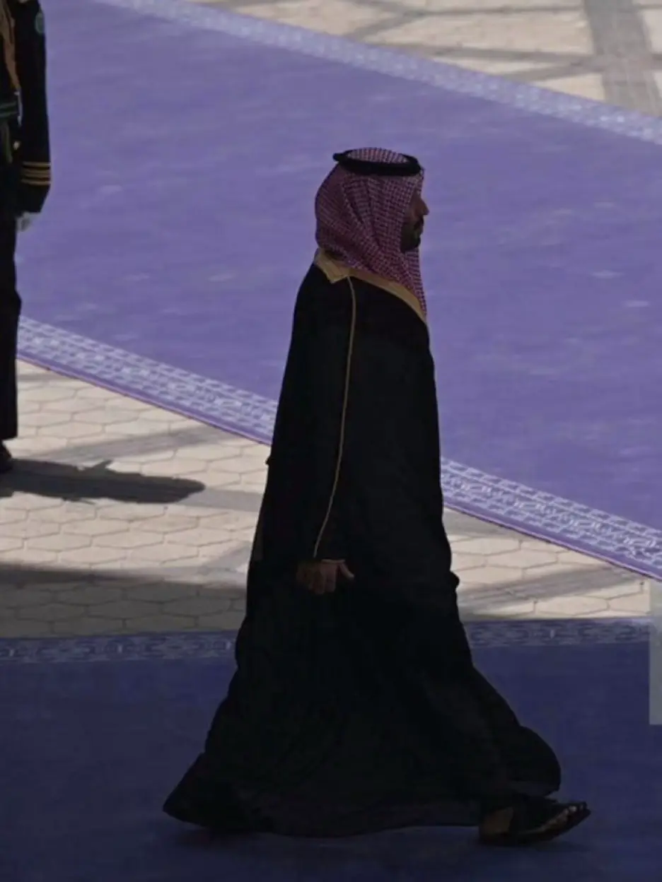 ‏معزي الثـاني مـلا الكـون خيرة ‏واقف لاجل شعبٍ بظلّه تحامى ‏ذي صورته تشرح دروب المسيرة ‏من لاهب الشمس لْبراد الخزامى💚 ‏⁧‫#القمة_السعودية_الأمريكية‬⁩ 🇸🇦🇸🇦🇸🇦🔥🔥 #محمدبن_سلمان🇸🇦 