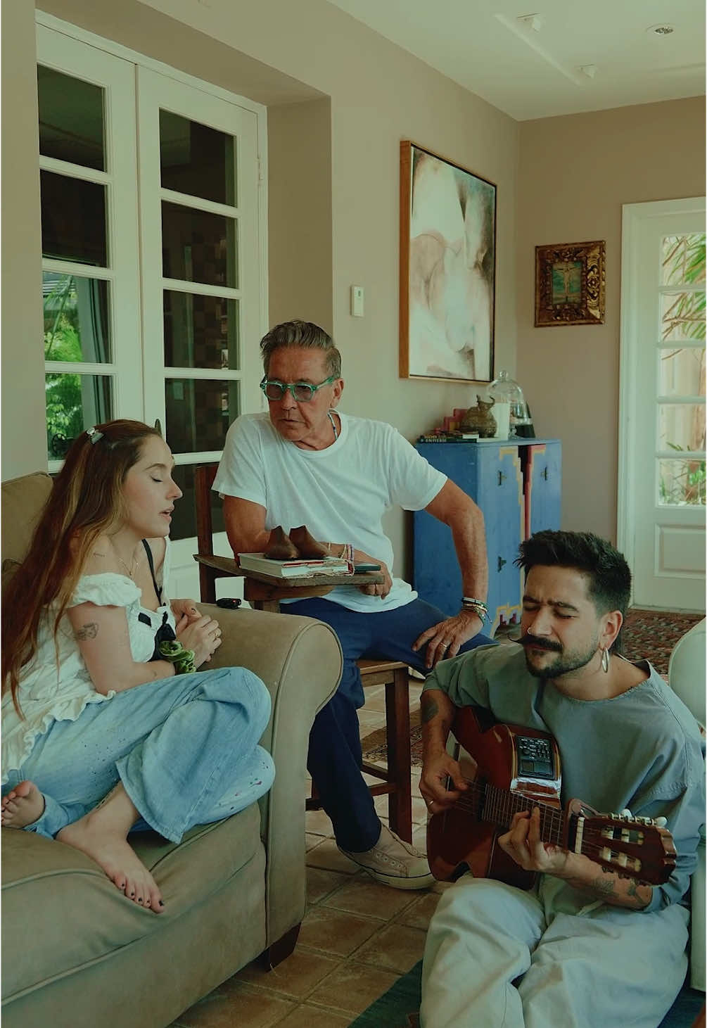 Hace 22 años mi papá escribió esta canción cuando canceló un viaje por quedarse conmigo.  Hoy los 3 juntos, con mi esposito, revivimos esta historia desde otro tiempo y con el mismo amor.  Si Tuviera Que Elegir  Este viernes 16 de mayo! 