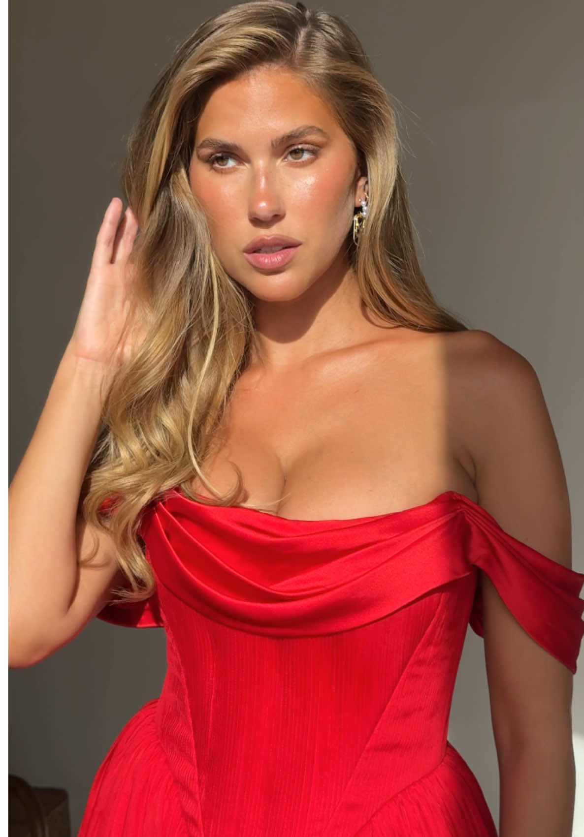 Help me pick my dress for the @Mission Impossible premier in LA 🤍 or ♥️ 