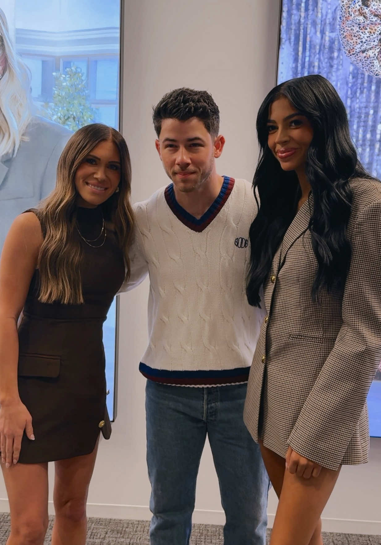 Screaming, crying, throwing up @Layla Taylor @Nick Jonas 