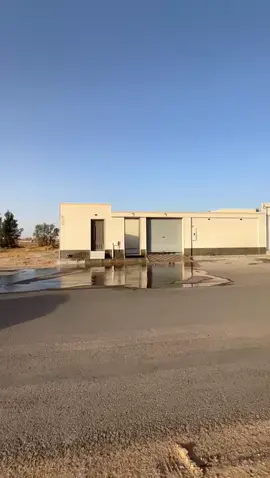 #للإيجار استراحه بشمال بريدة فيها غرفتين و صالة ومطبخ و حمامين وحوش ومدخل سيارة و غرفة حارس