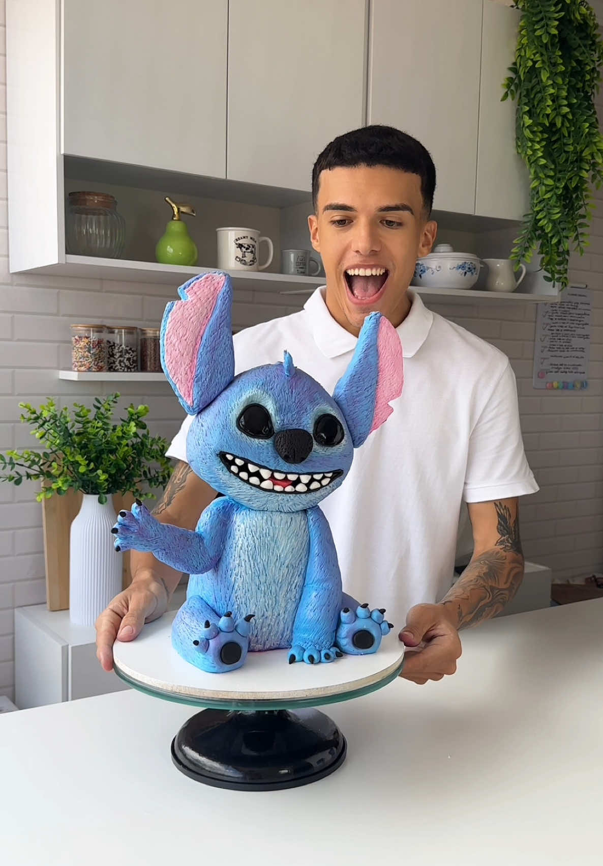 Veio aí o STICTH CAKE 💙 Quem aí amaria receber um bolo desse? #confeitaria #confeitariadesucesso #bolosdecorados #cakes #cakedecorating #pastel #tortas #viral #funny #sticth #art 