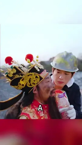 A man can make money by saving the God of Wealth and drinking water. #movie #film #drama #kdrama #kdramalover #korean 