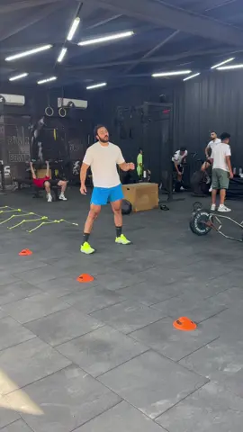 Teaching some movement patterns with my super athletes  #functionaltraining #workout #Fitness #coach #athlete #training #fit #fitnessmotivation #Lifestyle #gym #strengthandconditioning #bodybuilding #performancetraining #GymLife #functionaltrainingday 