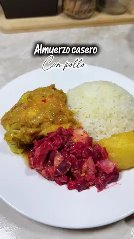 UN ALMUERZO LLENO DE SABOR!. Receta rápida y rendidora con pollo sudado, ensalada y arroz blanco. …..…..…….…….…….Una recetas que todos hemos comido muchas veces, que siempre nos saca de apuros… hoy les comparto el mío. Con cariño y hablado de manera tranquila y relajada. ☺️ ………#PolloSudado #AlmuerzoCasero #RecetaFácil #CocinaConSabor #HechoEnCasa #cocinaconleidy #cocinacasera #recetasfaciles #viral #videoreceta 