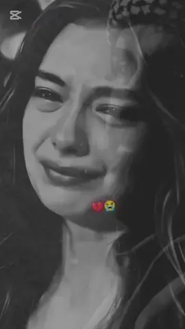ولا أشتهي شياً غير أن يصمت الوجع بداخلي🖤🥲