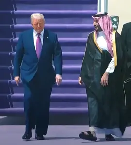 قائد الأمة العربية والإسلامية سمو وليد العهد الأمير محمد بن سلمان بن عبدالعزيز حفظة الله أثناء استقبال الرئيس ترامب في الرياض  #محمد_بن_سلمان #محمد_بن_سلمان_فخرنا_وعزنا💚👑🇸🇦 #ترامب #الرياض 