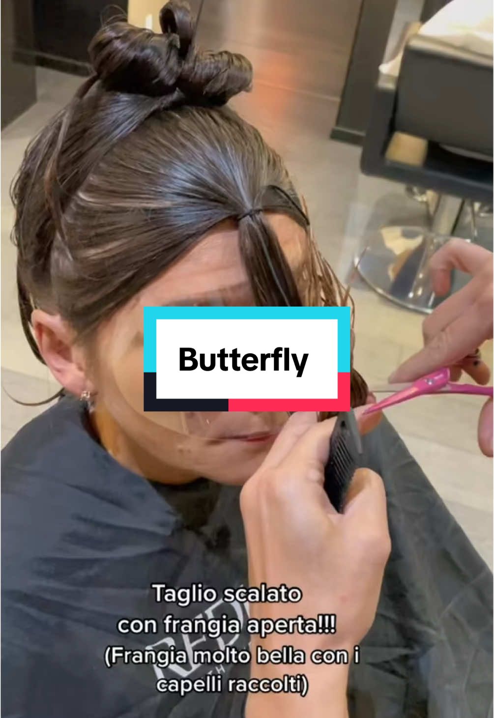 ir #hair #hairstyle #hairtok #haircut #hairstyles #hairtransformation #haircolor #hairstylist #styletips #styleinspo #mood #moodboost #moodchallenge #reels #reels #reelsinstagram #reels__tiktok #reelsvideo #reelsviral #vira #viral_video #viralditiktok #virale #viraliza #inspiration #insta #instaxchallenge #instagood #milan #milano #manerbio #maisonsilvia #butterfly #butterglosspop #butterflycut #fringe #fringecut #cut #cutebaby #styletips #styleinspo #styling #brunette #brown #browntiktok #browngirl #brownies #reels #reel #reelsinstagram #reels__tiktok #milano #manerbio #maisonsilvia #