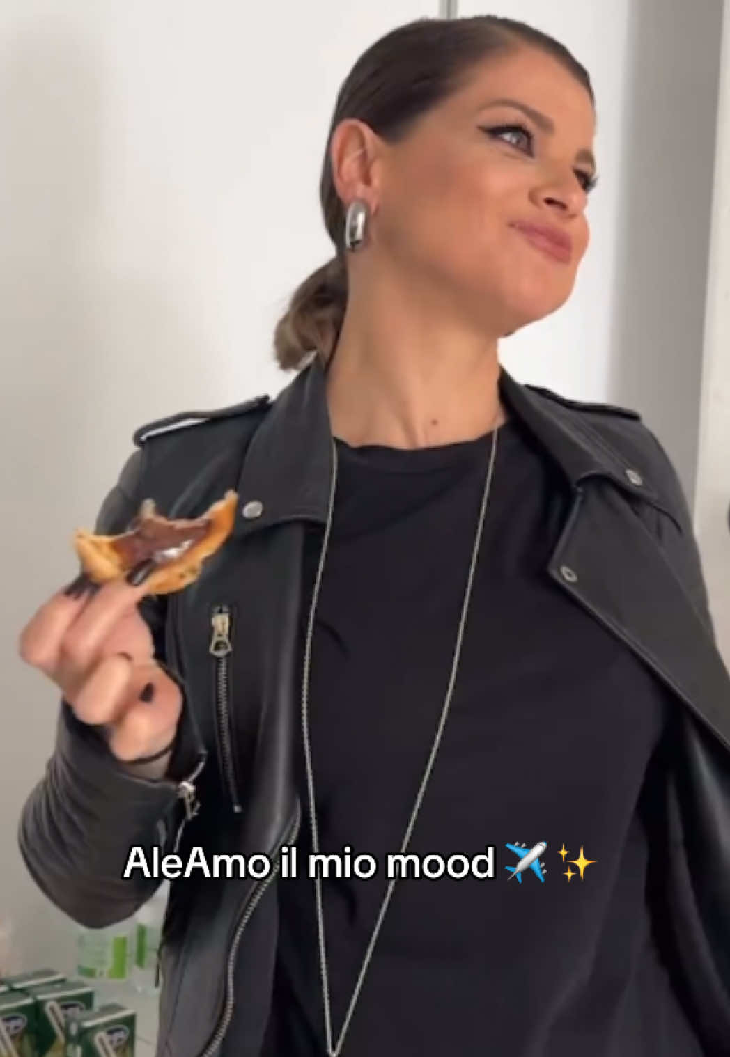 ALE SEI UN MEME ✈️✨ @Alessandra Amoroso #alessandraamoroso #aleamo #meme #finoaquiintour #penny #virale #visual #voliamoneiperte #andiamoneiperte #perteeee 