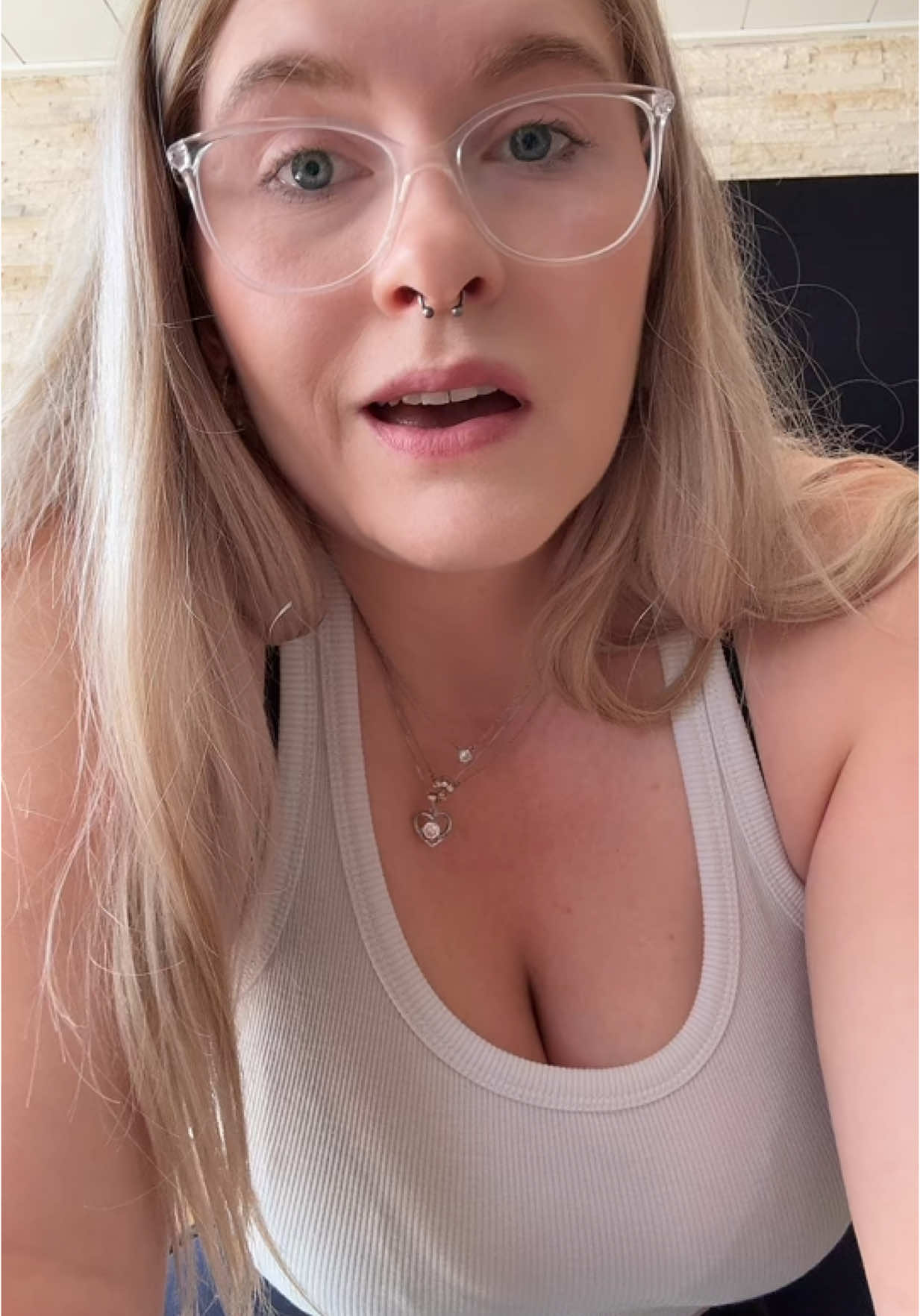 Blaue Pepsi 🤓  #mariajohanna07 #blondeahir #piercedgirl #grüße #schönenabend #schönentag #pepsi #blauepepsi #pepsielectric #blue #bluepepsi #taste #tastetest #testing #probieren 