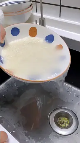 Égoutter sans rien renverser ? C’est possible avec la PassRice™ Fini le riz ou les pâtes qui tombent dans l’évier à chaque fois ! 🍚🍝 Pratique, rapide et facile à utiliser ✅🙌 Commandez maintenant ! 🛒 Livraison gratuite & Paiement à la livraison 🚚💵 WhatsApp : +2290141615844 ☎️ Disponible en stock 📦 —> Écrivez moi pour commander ou cliquer sur le lien en bio ! ✍️ #fyp #cuisine ##foryou##tiktokbeninois🇧🇯 ##viral#tiktokcuisine #accessoirecuisine 